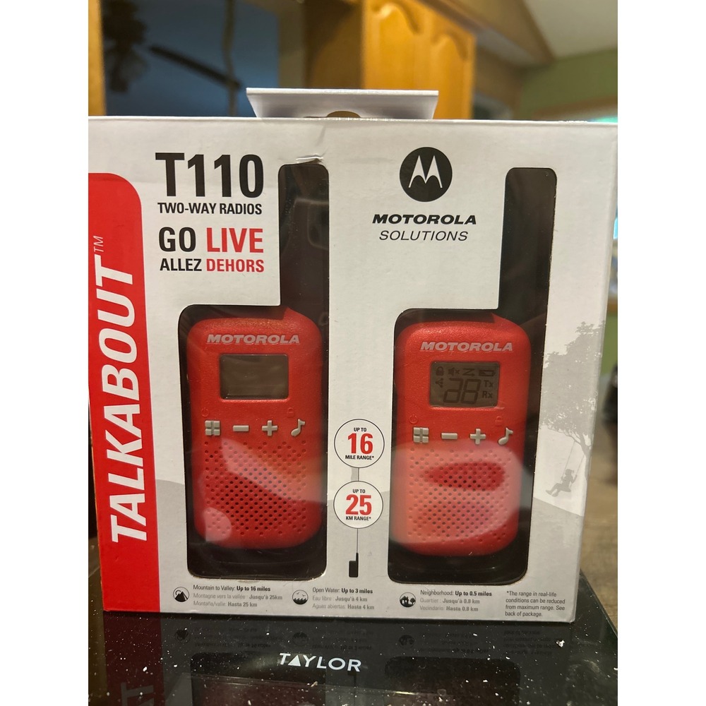 Motorola Talkabout T110 Two-Way Radios 16 Mile Range 22 Channels Red Pair NIB